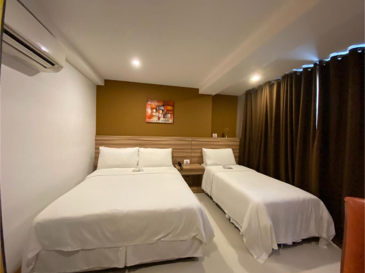 Capital O 820 Guijo Suites Makati Манила Экстерьер фото