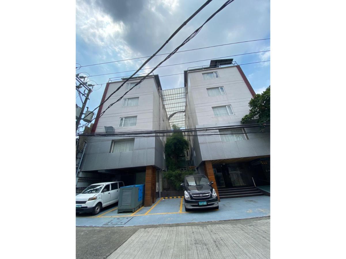 Capital O 820 Guijo Suites Makati Манила Экстерьер фото